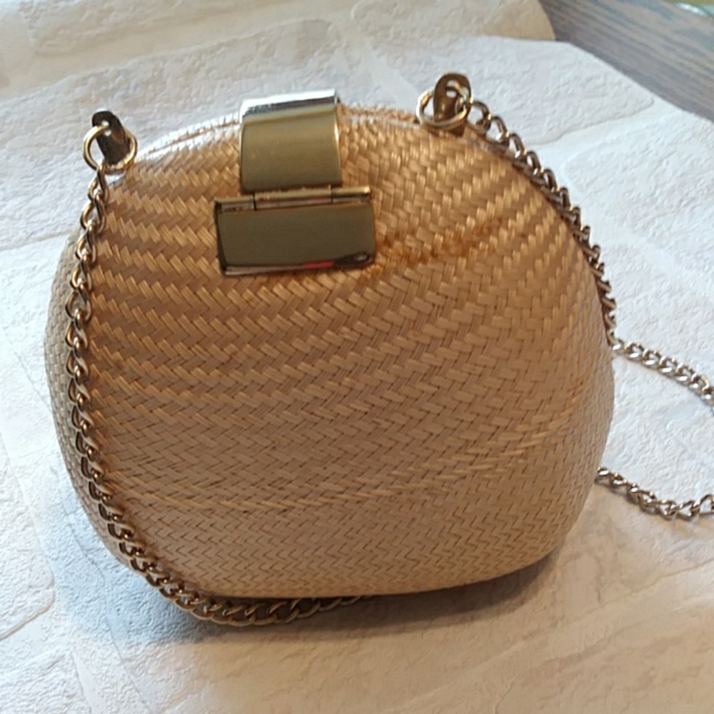 Bequizo puffy straw bag.. - Picture 2 of 8